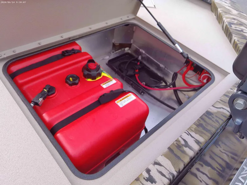 Slide: The Image of Avid 16 Commander 2025 boat fuel compartment with red fuel tank and wiring. - 5