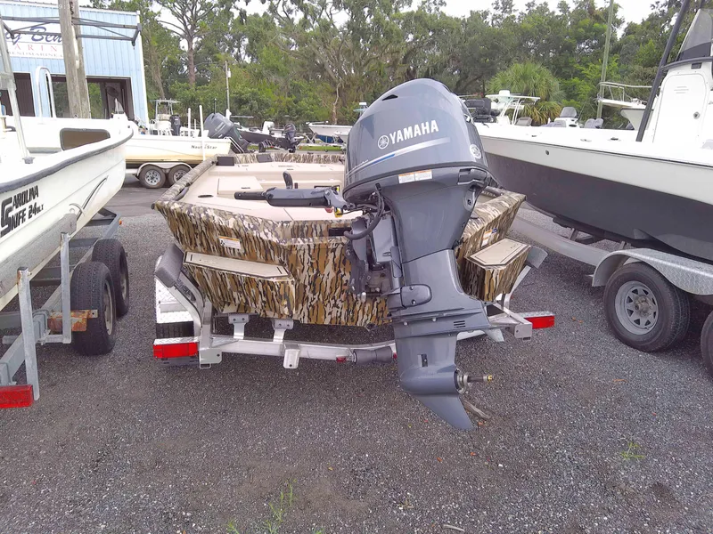 Slide: The Image of Avid 18 Commander 2025 boat with Yamaha outboard motor on a trailer. - 3