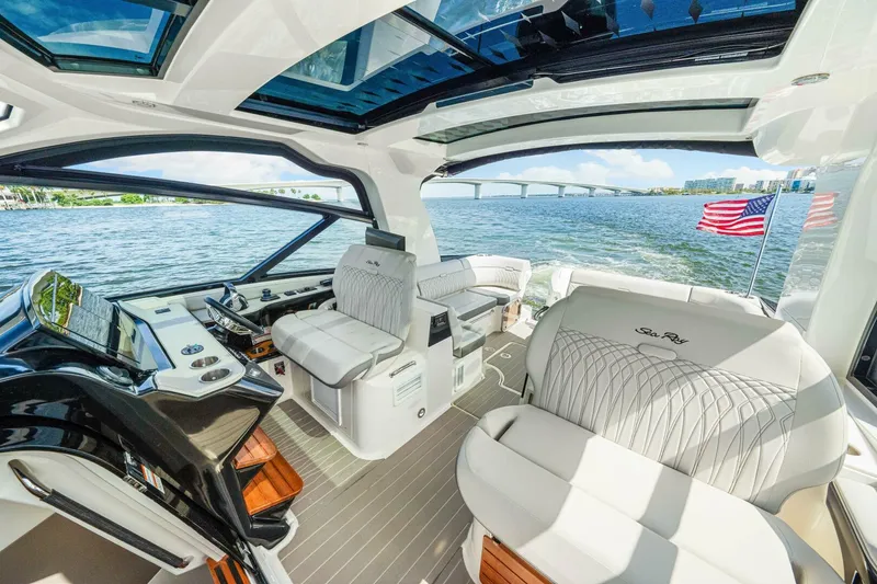 Slide: The Image of 2022 Sea Ray 370 Sundancer  - 14