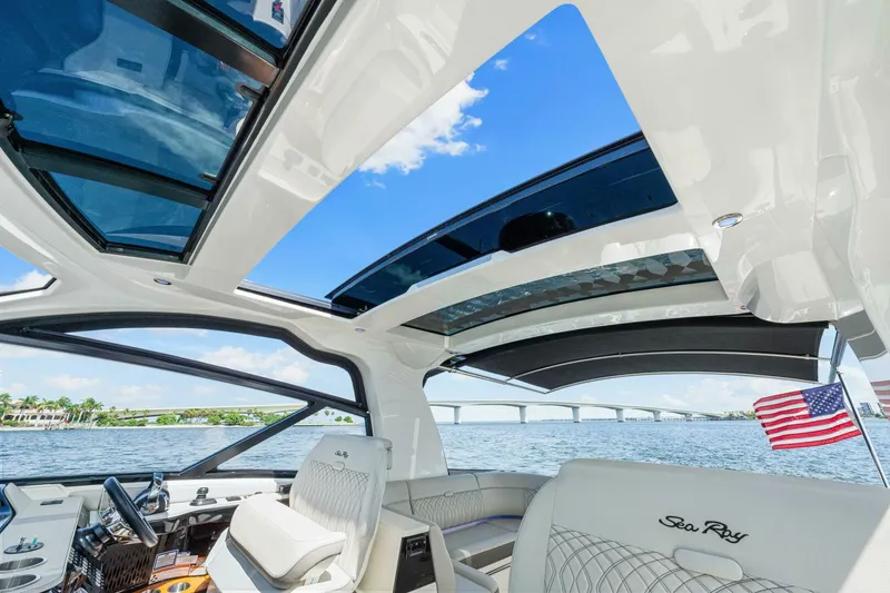 Slide: The Image of 2022 Sea Ray 370 Sundancer  - 15