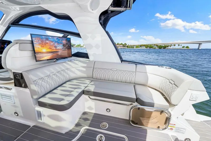 Slide: The Image of 2022 Sea Ray 370 Sundancer  - 22