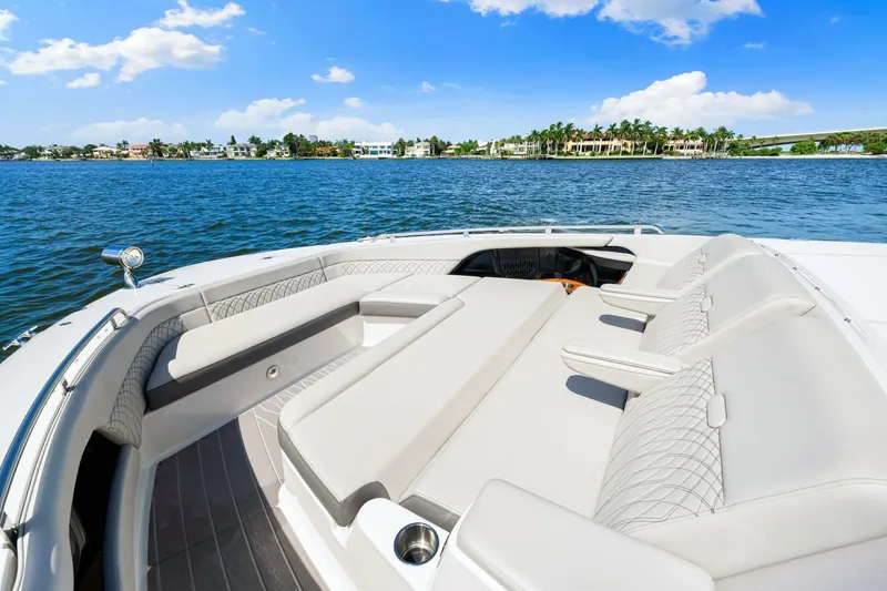 Slide: The Image of 2022 Sea Ray 370 Sundancer  - 26