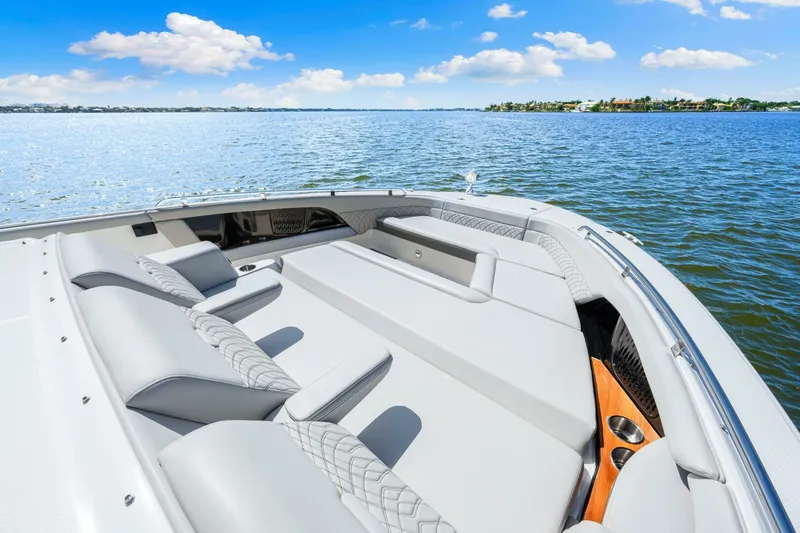 Slide: The Image of 2022 Sea Ray 370 Sundancer  - 29
