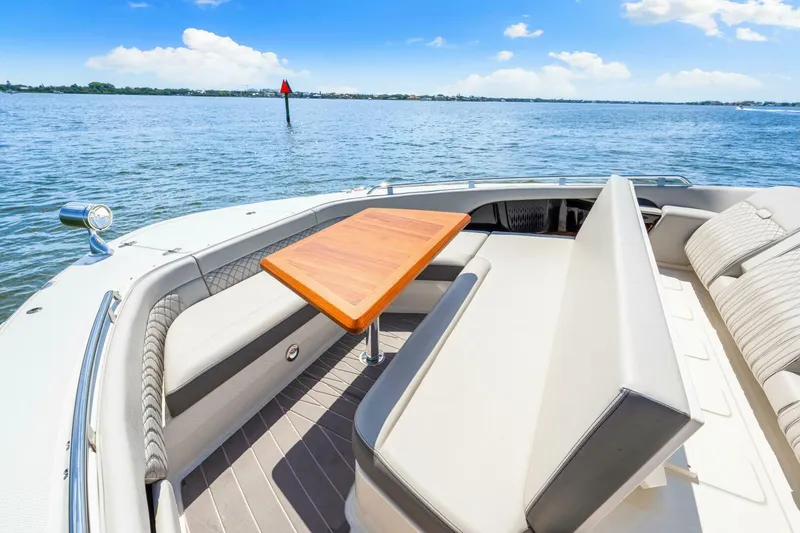 Slide: The Image of 2022 Sea Ray 370 Sundancer  - 30