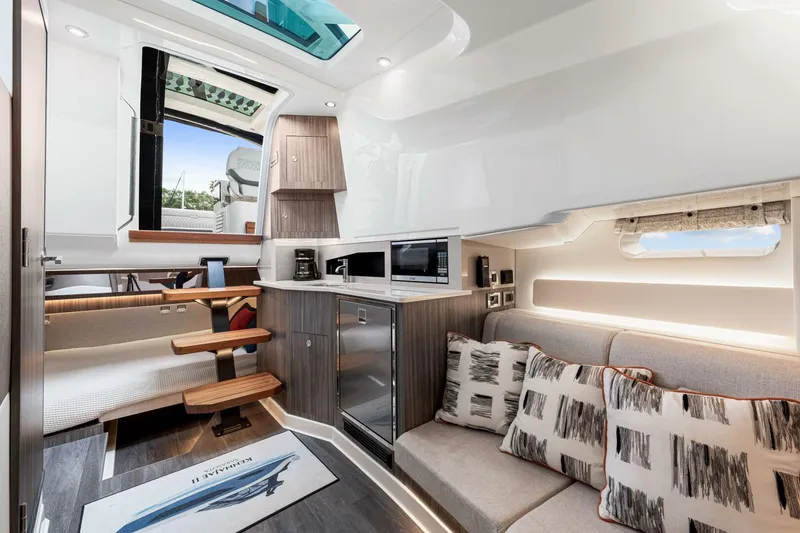 Slide: The Image of 2022 Sea Ray 370 Sundancer  - 32