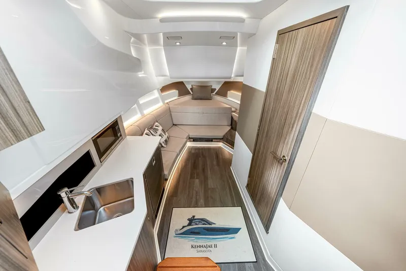Slide: The Image of 2022 Sea Ray 370 Sundancer  - 33