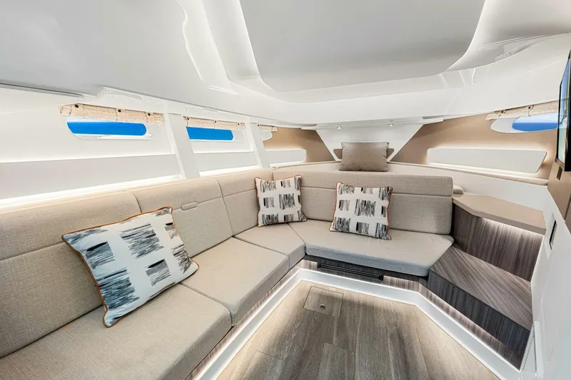 Slide: The Image of 2022 Sea Ray 370 Sundancer  - 34