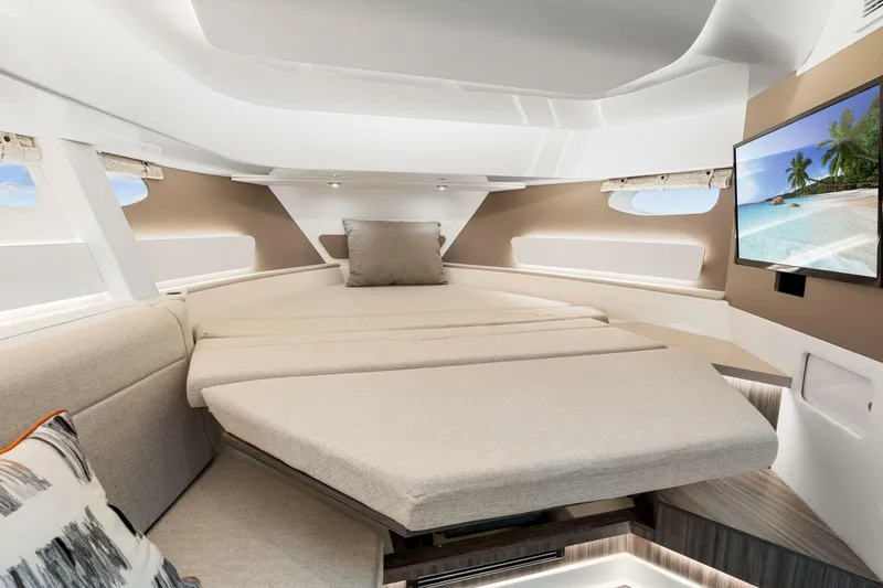 Slide: The Image of 2022 Sea Ray 370 Sundancer  - 36