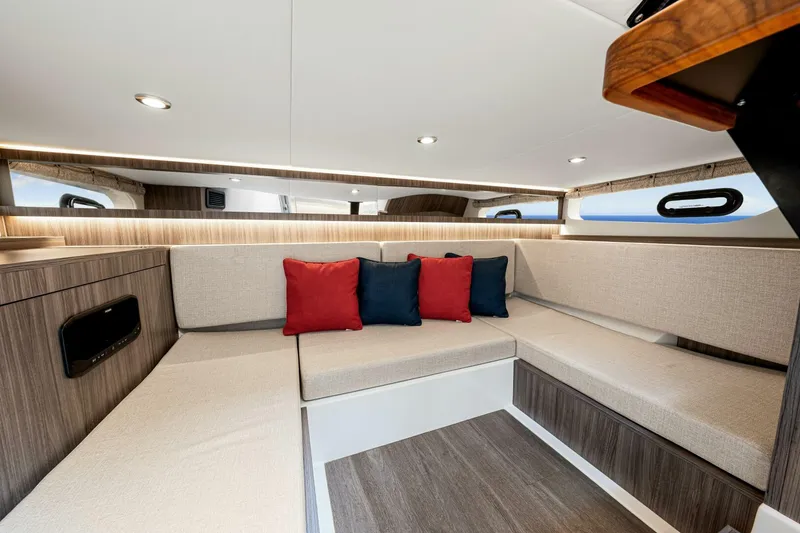Slide: The Image of 2022 Sea Ray 370 Sundancer  - 39