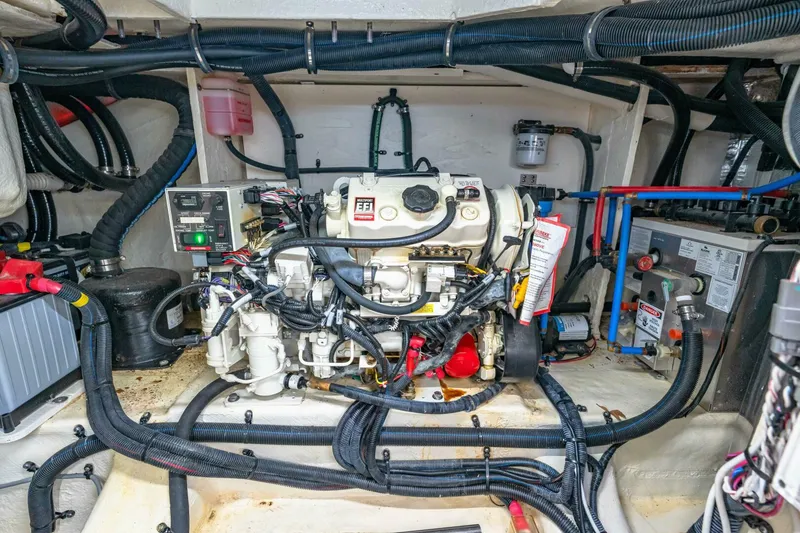 Slide: The Image of 2022 Sea Ray 370 Sundancer  - 45
