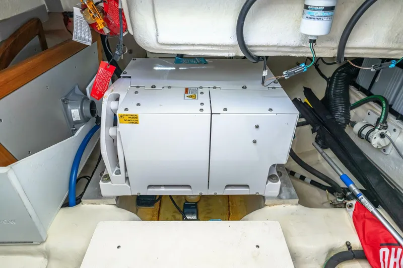 Slide: The Image of 2022 Sea Ray 370 Sundancer  - 46
