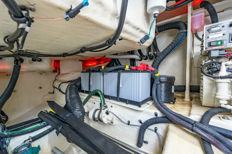 Slide: The Image of 2022 Sea Ray 370 Sundancer  - 47