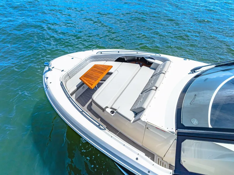 Slide: The Image of 2022 Sea Ray 370 Sundancer  - 49