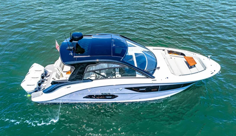Slide: The Image of 2022 Sea Ray 370 Sundancer  - 51