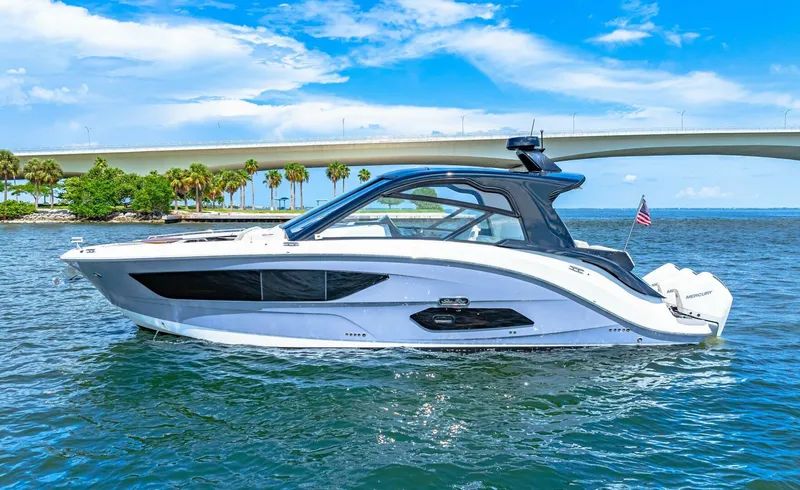 Slide: The Image of 2022 Sea Ray 370 Sundancer  - 54