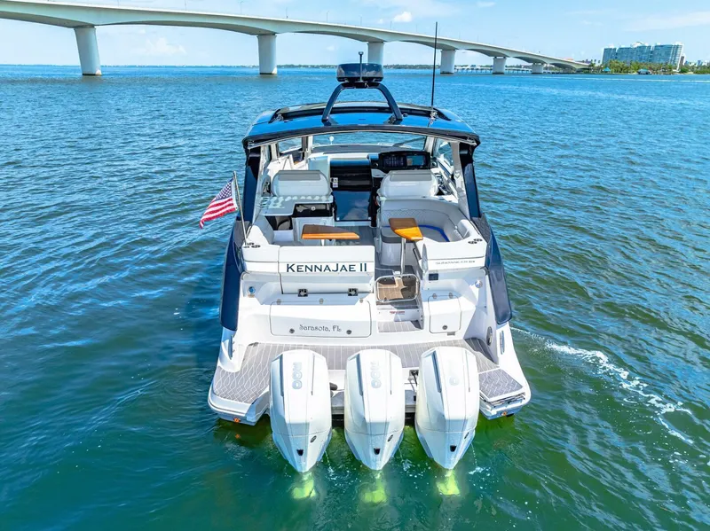 Slide: The Image of 2022 Sea Ray 370 Sundancer  - 59