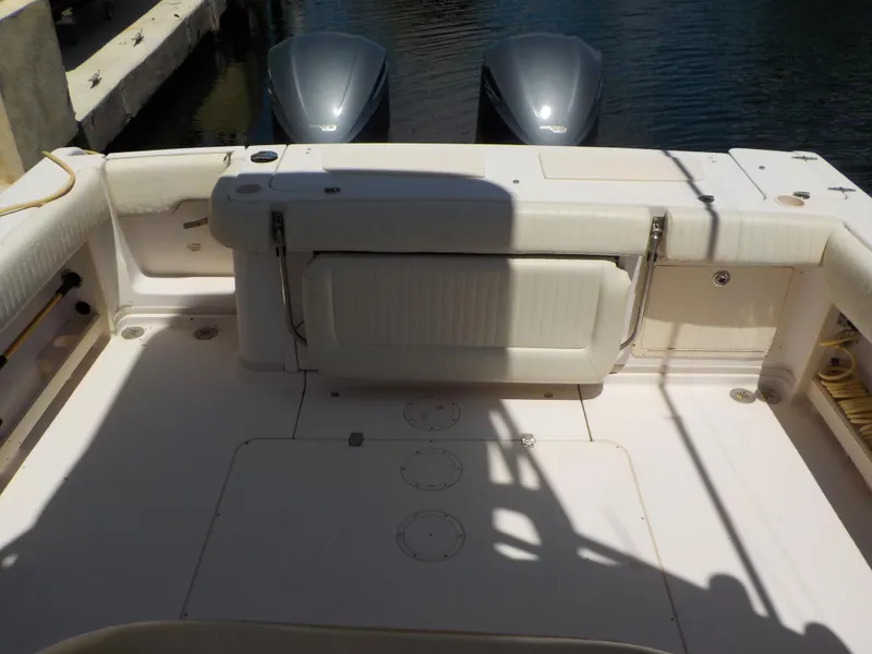 Slide: The Image of Grady White 33 - Cockpit - 6