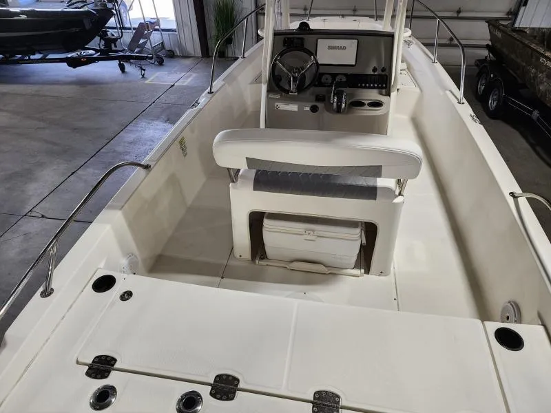 Slide: The Image of 2015 Boston Whaler 240 Dauntless boat interior with steering console and seating. - 6