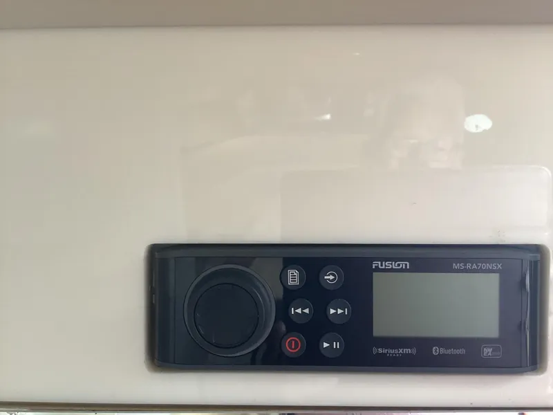 Slide: The Image of Fusion MS-RA70NSX stereo system on 2001 Formula 370 Super Sport boat. - 24