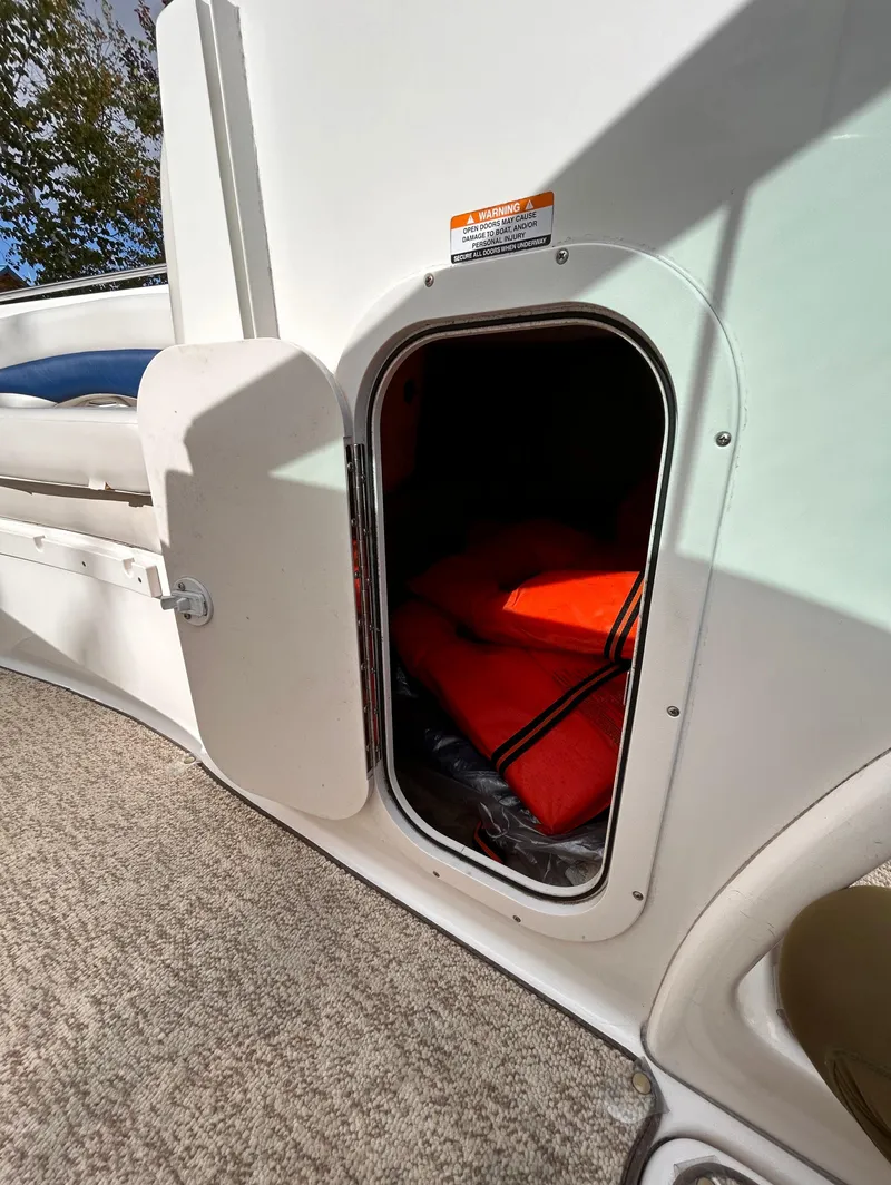 Slide: The Image of Chaparral 220 SSi 2002 - 50