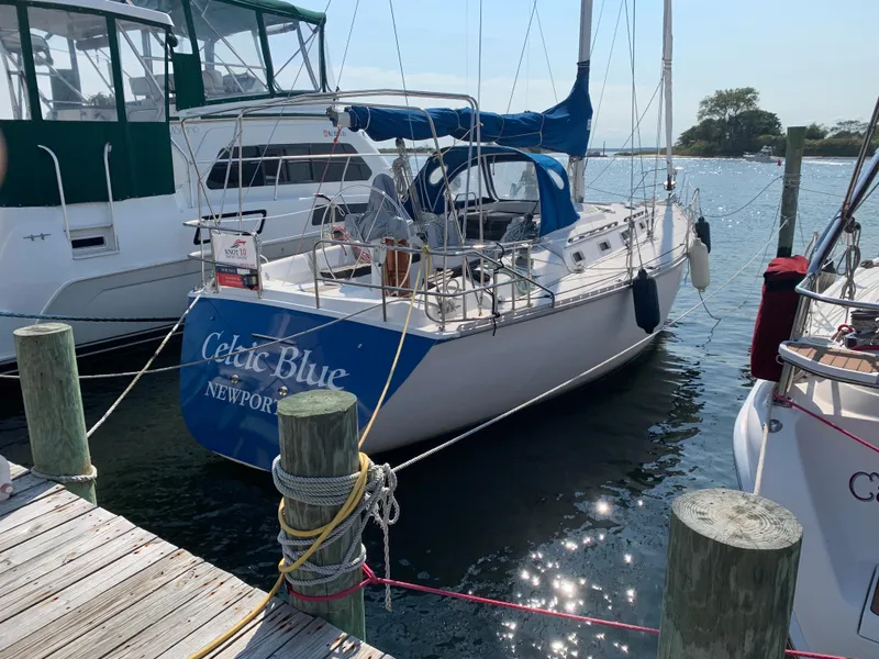 The Image of Hunter Legend 40 sailboat, 1985 model, docked at a marina. - 0