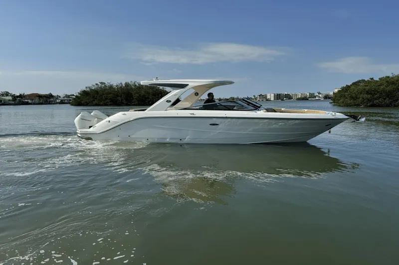 Slide: The Image of Sea Ray SLX 310 Outboard 2025 - 1