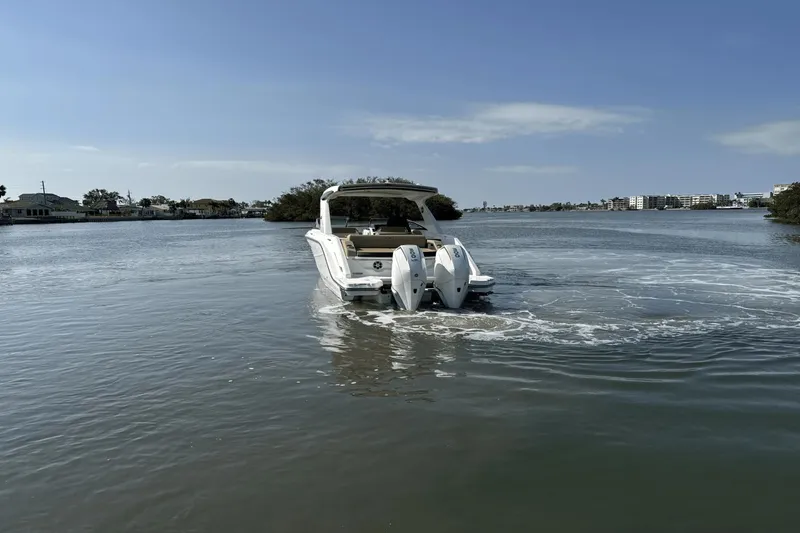 Slide: The Image of Sea Ray SLX 310 Outboard 2025 - 12