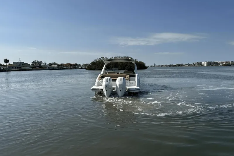 Slide: The Image of Sea Ray SLX 310 Outboard 2025 - 13