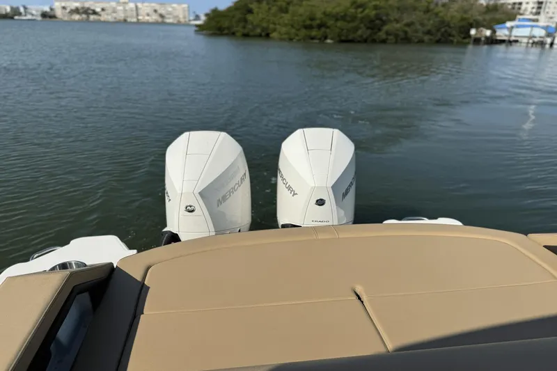 Slide: The Image of Sea Ray SLX 310 Outboard 2025 - 14