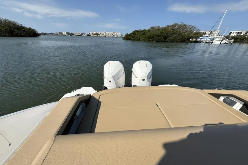 Slide: The Image of Sea Ray SLX 310 Outboard 2025 - 15