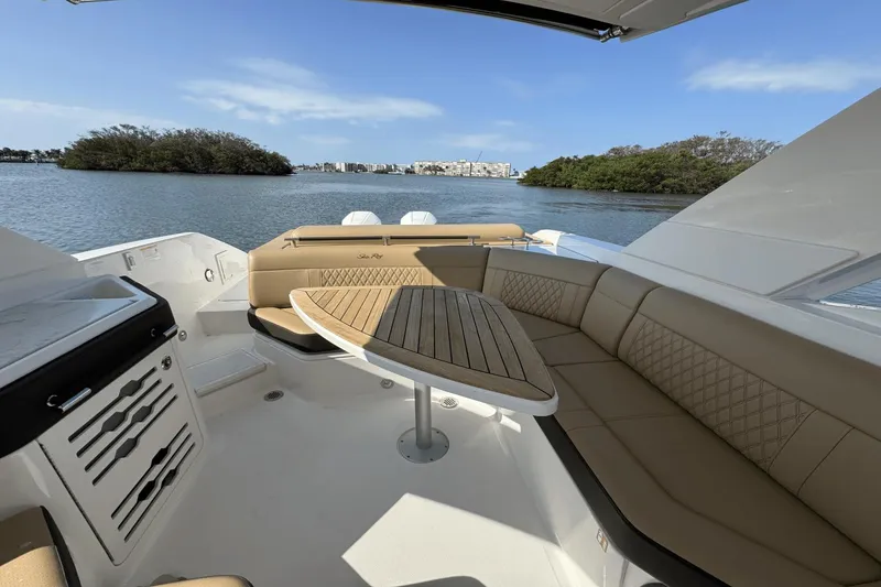 Slide: The Image of Sea Ray SLX 310 Outboard 2025 - 16