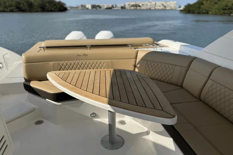 Slide: The Image of Sea Ray SLX 310 Outboard 2025 - 17