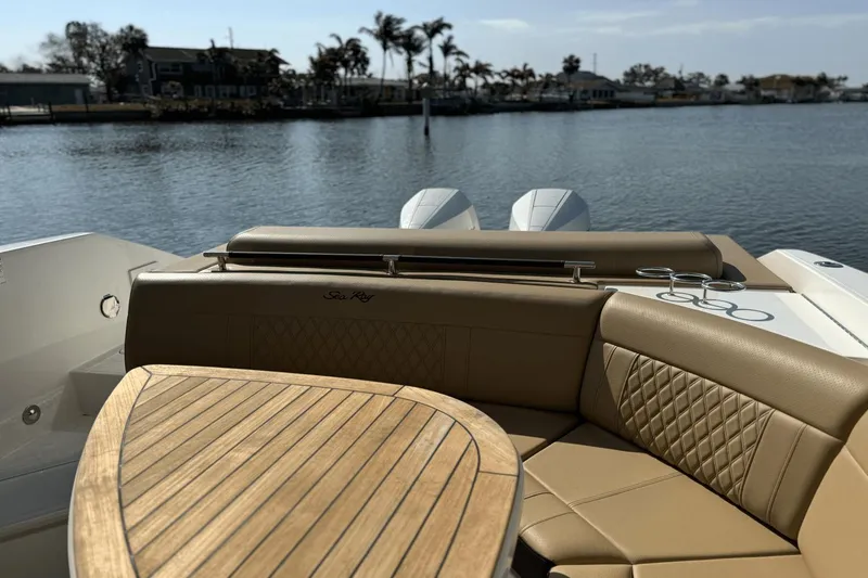 Slide: The Image of Sea Ray SLX 310 Outboard 2025 - 18