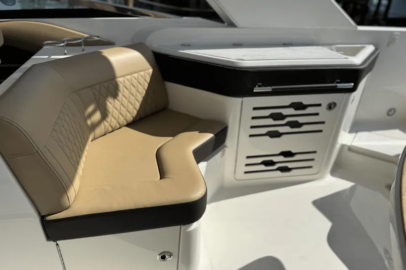 Slide: The Image of Sea Ray SLX 310 Outboard 2025 - 20