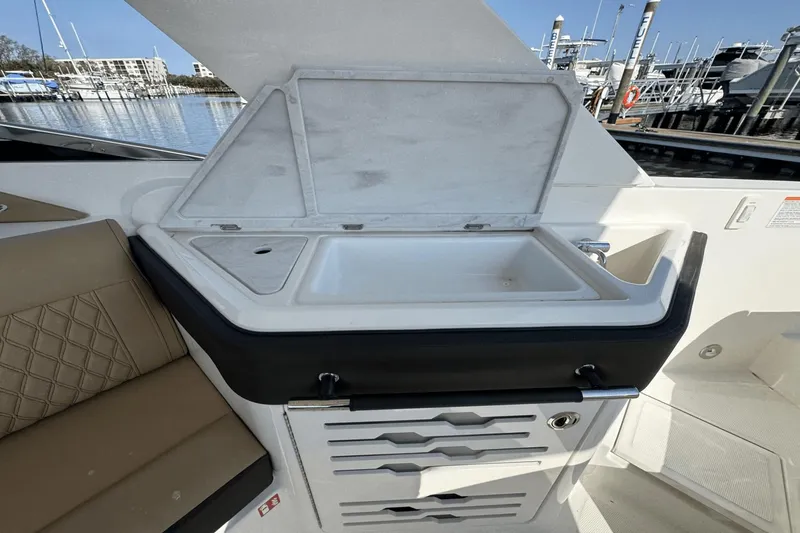 Slide: The Image of Sea Ray SLX 310 Outboard 2025 - 21
