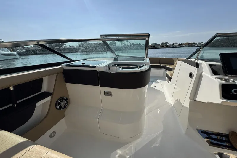 Slide: The Image of Sea Ray SLX 310 Outboard 2025 - 25