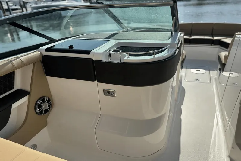 Slide: The Image of Sea Ray SLX 310 Outboard 2025 - 26