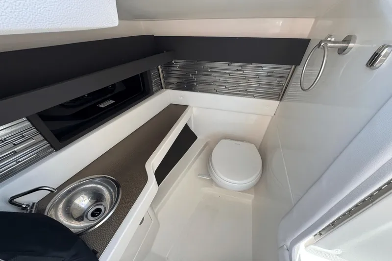 Slide: The Image of Sea Ray SLX 310 Outboard 2025 - 27