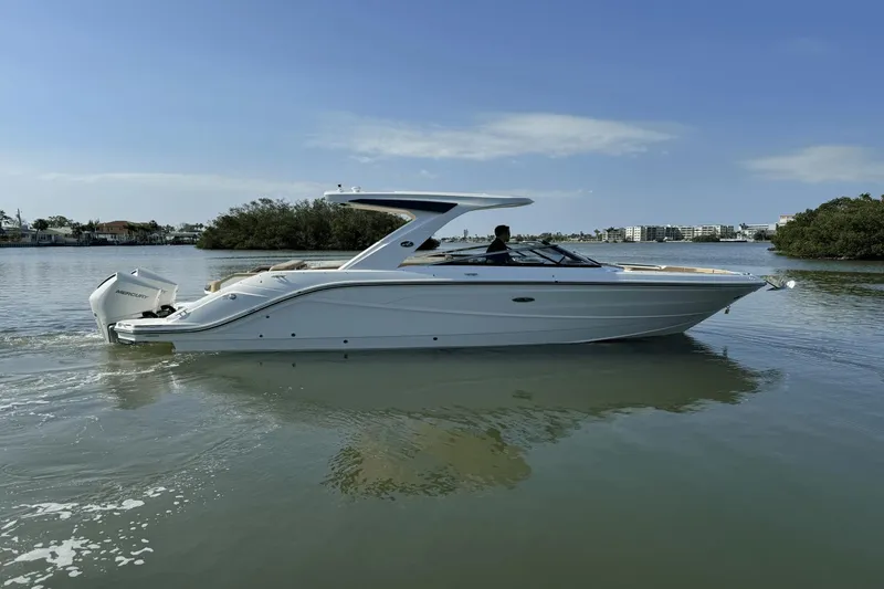 Slide: The Image of Sea Ray SLX 310 Outboard 2025 - 3