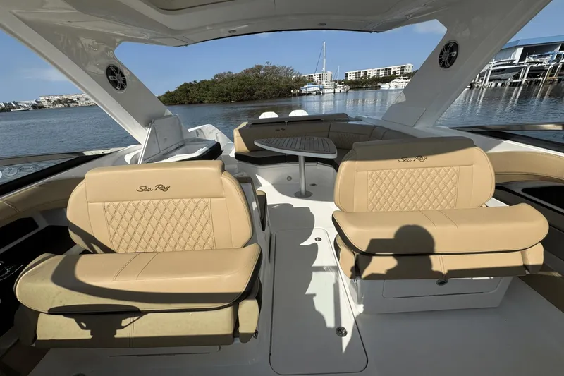 Slide: The Image of Sea Ray SLX 310 Outboard 2025 - 34