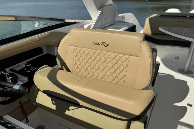 Slide: The Image of Sea Ray SLX 310 Outboard 2025 - 35