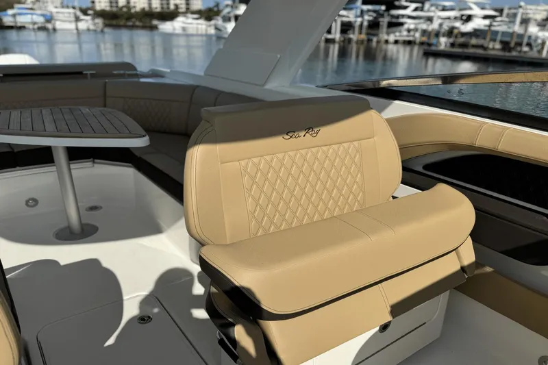 Slide: The Image of Sea Ray SLX 310 Outboard 2025 - 36
