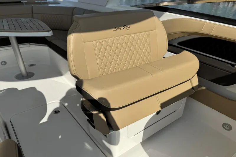 Slide: The Image of Sea Ray SLX 310 Outboard 2025 - 37