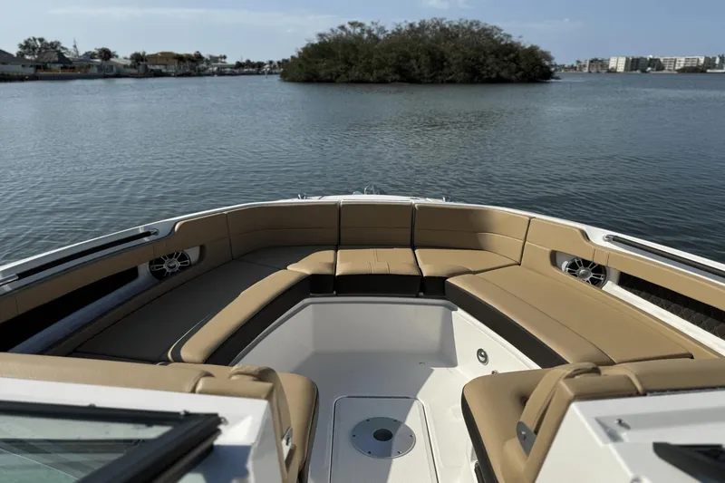 Slide: The Image of Sea Ray SLX 310 Outboard 2025 - 38