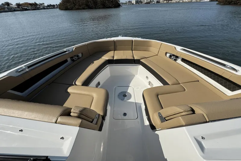 Slide: The Image of Sea Ray SLX 310 Outboard 2025 - 39