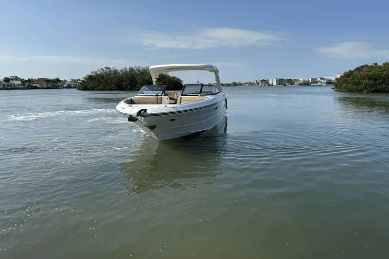 Slide: The Image of Sea Ray SLX 310 Outboard 2025 - 5