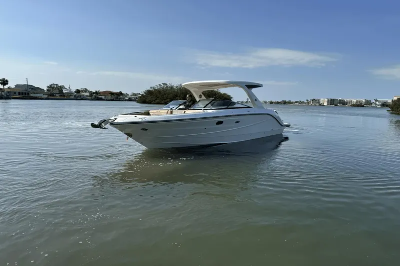 Slide: The Image of Sea Ray SLX 310 Outboard 2025 - 6