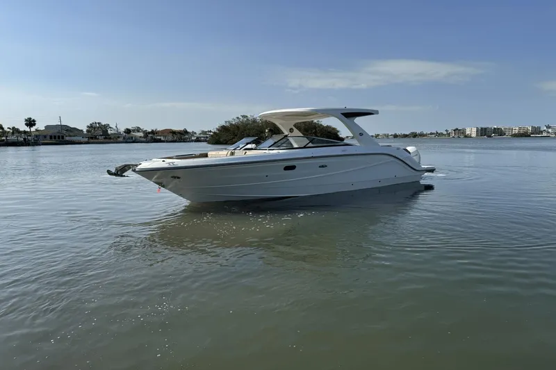 Slide: The Image of Sea Ray SLX 310 Outboard 2025 - 7