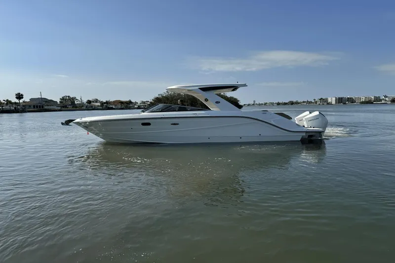 Slide: The Image of Sea Ray SLX 310 Outboard 2025 - 8