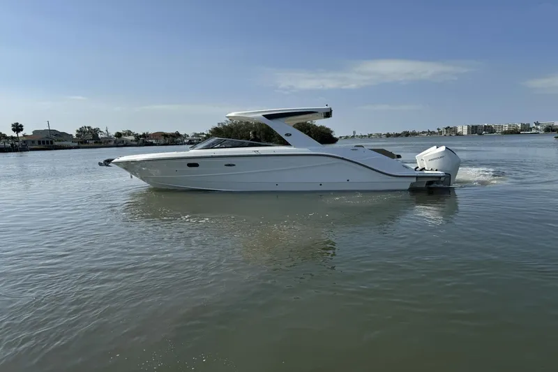 Slide: The Image of Sea Ray SLX 310 Outboard 2025 - 9